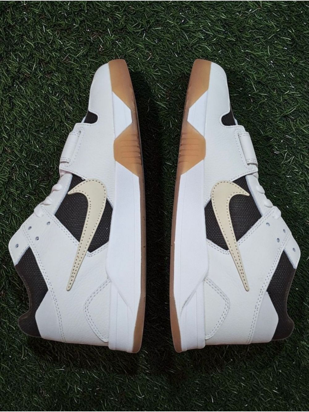 Travis Scott Jumpman Jack TR Sail Size 10.5 - Picture 2 of 6
